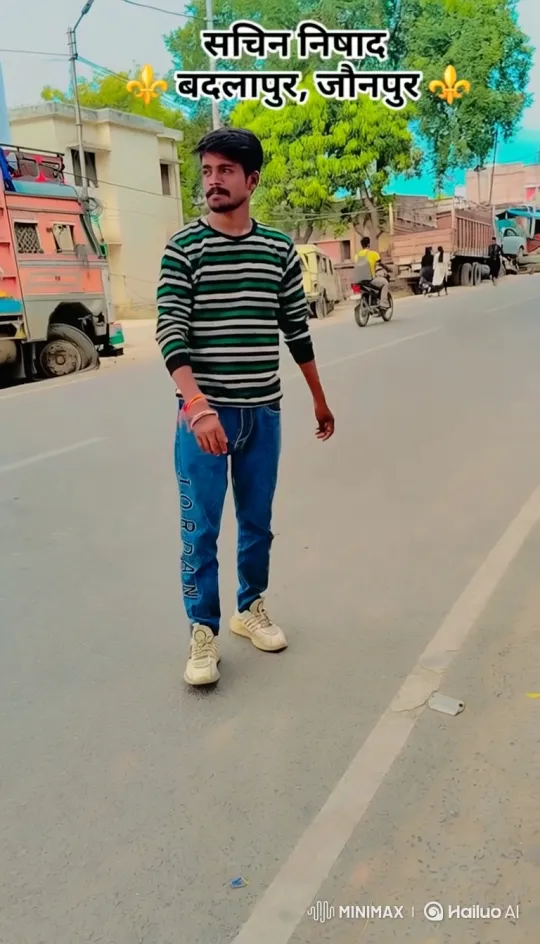 Man Confidently Stands Up Amidst Ministers' Rolls-Royce – AI Generated Video | Hailuo AI