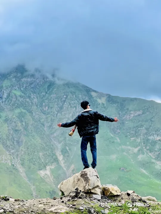 Man Embraces Vast Landscape in Panoramic Zoom-Out – AI Generated Video | Hailuo AI