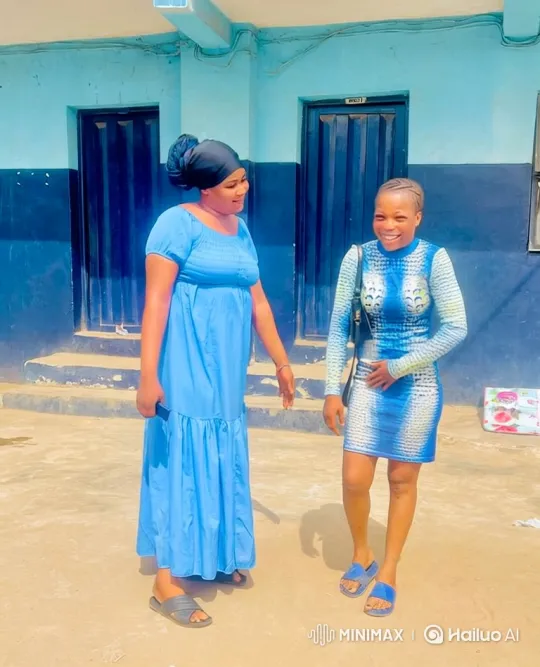 Women Prepare to Depart in Jeep on Sunny Day – AI Generated Video | Hailuo AI