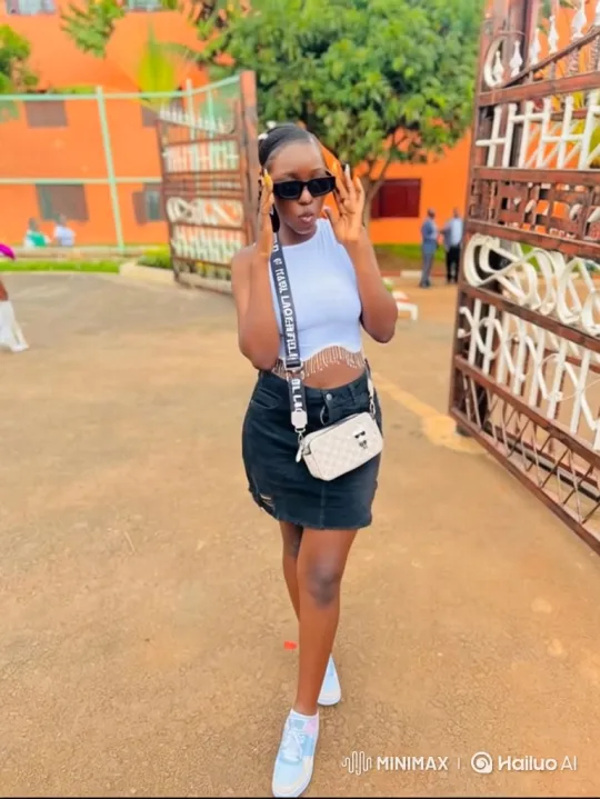 Young Woman Enters Luxurious Range Rover – AI Generated Video | Hailuo AI