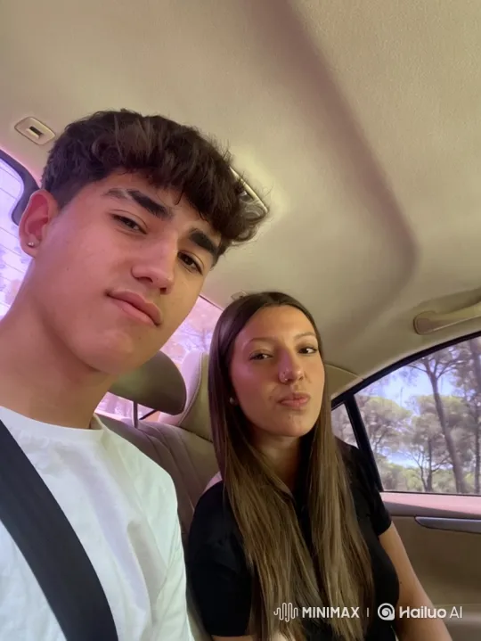 Family Portrait: Candid Home Video with Laughter and Love – AI Generated Video | Hailuo AI