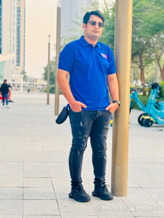 Couple Shares Romantic Moment in Golden Hour Park – AI Generated Video | Hailuo AI