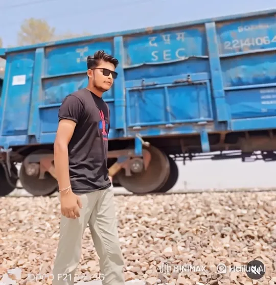 Young Man Meets Narendra Modi Lookalike on Railway Track – AI Generated Video | Hailuo AI