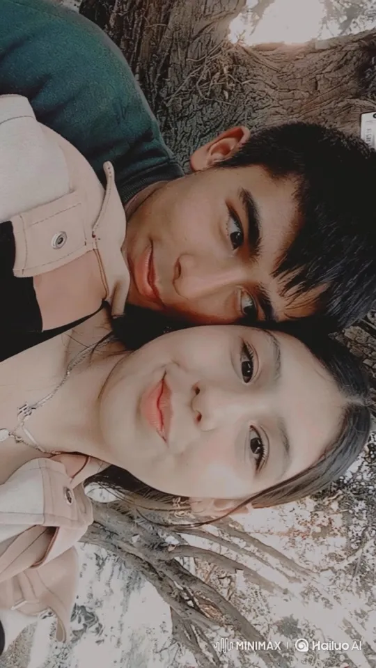 Family Embrace: Intimate Moment Beneath a Tree – AI Generated Video | Hailuo AI
