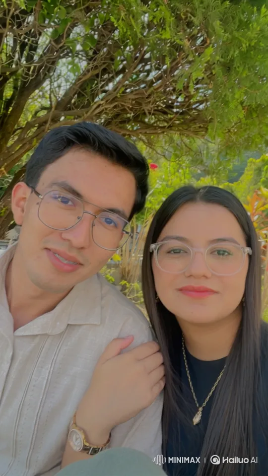 Family Portrait: Candid Moments Captured on Smartphone – AI Generated Video | Hailuo AI