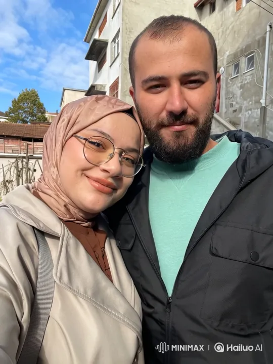 Family Embrace Captures Intimate Summer Evening – AI Generated Video | Hailuo AI