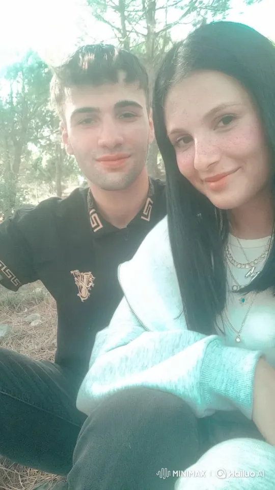 Young Family's Joyful Summer Evening Embrace – AI Generated Video | Hailuo AI