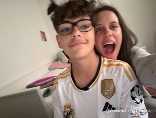 Family Laughter and Warmth Captured in Candid Home Video – AI Generated Video | Hailuo AI