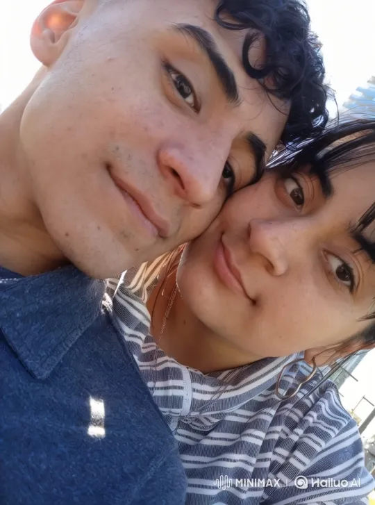 Intimate Family Moment Captured in Nightly Blur – AI Generated Video | Hailuo AI