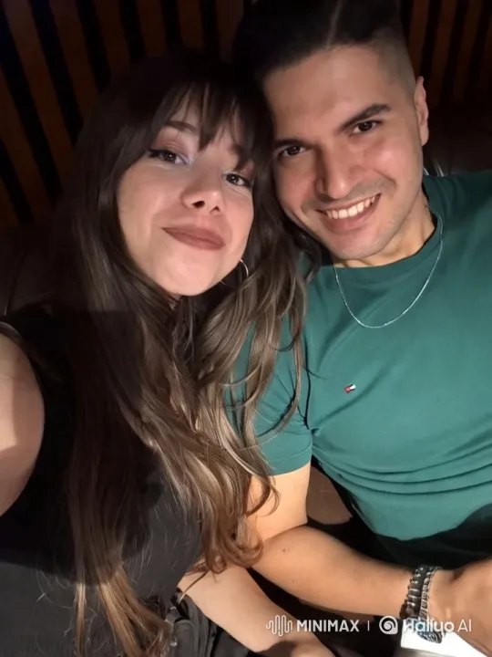 Family Reunion: Summer Evening's Joyful Embrace – AI Generated Video | Hailuo AI