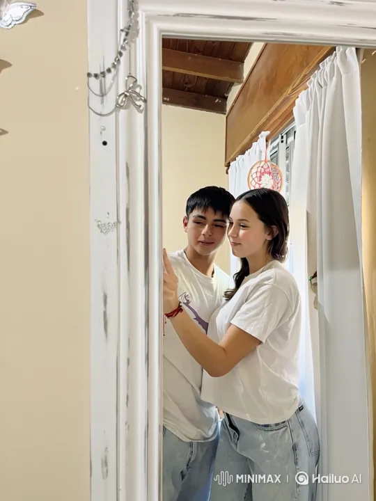 Candid Family Moment Captured on Smartphone – AI Generated Video | Hailuo AI