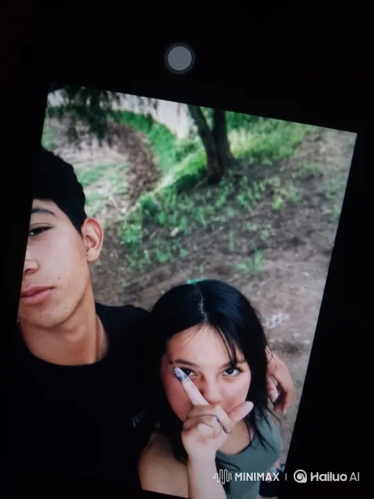 Family Embrace Captures Warmth and Tenderness – AI Generated Video | Hailuo AI