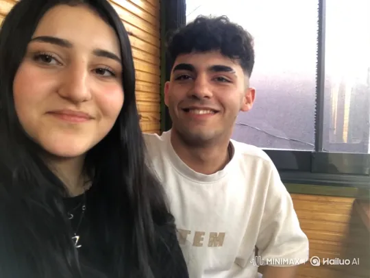 Family Embrace Captured on Summer Evening Video – AI Generated Video | Hailuo AI