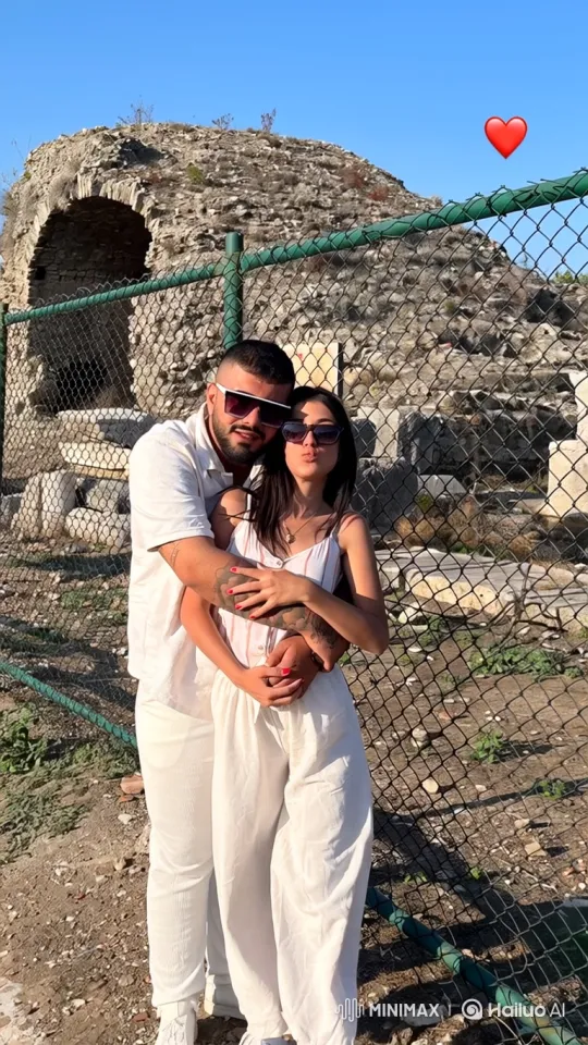 Family Love Captured in Candid Summer Video – AI Generated Video | Hailuo AI