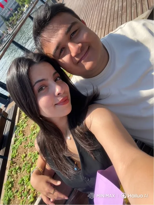 Family Embrace Captured on Candid Summer Evening – AI Generated Video | Hailuo AI