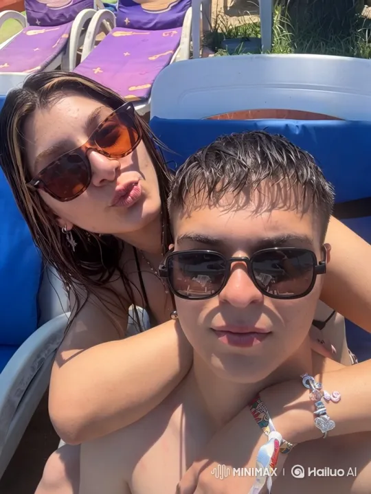 Family's Joyful Summer Reunion Captured on Video – AI Generated Video | Hailuo AI