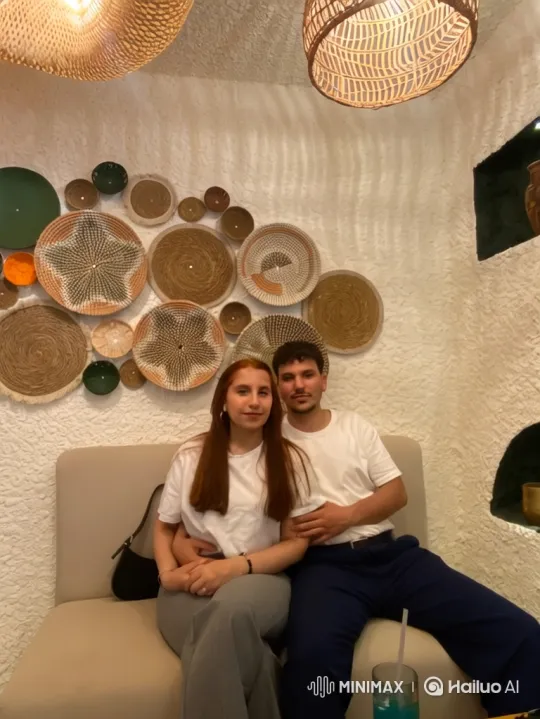 Young Family's Joyful Reunion on a Summer Evening – AI Generated Video | Hailuo AI