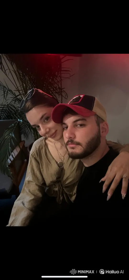 Family Embrace Captured at Outdoor Summer Gathering – AI Generated Video | Hailuo AI