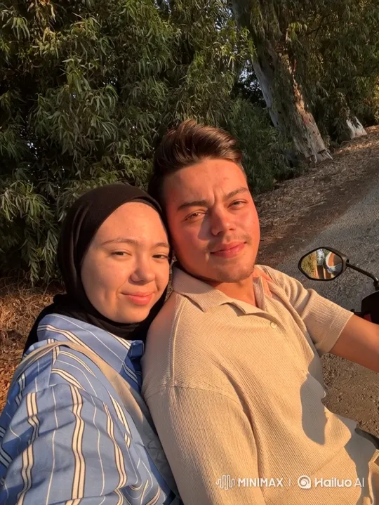 Family Embrace in Golden Evening Light – AI Generated Video | Hailuo AI
