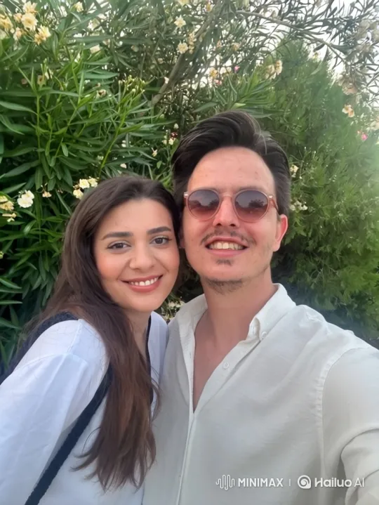 Family Selfie: From Daylight Cheer to Nighttime Laughter – AI Generated Video | Hailuo AI