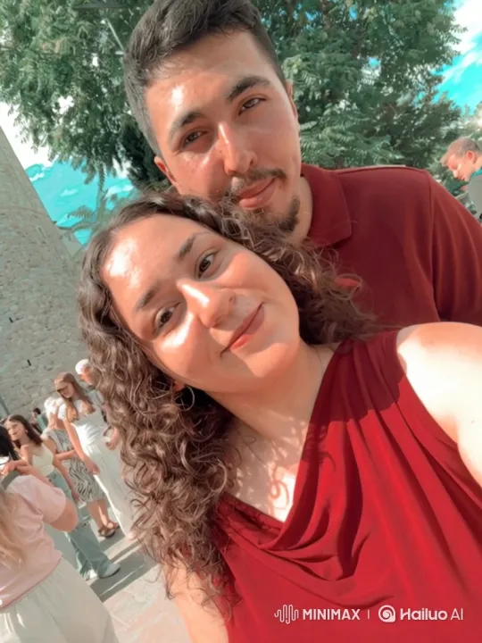 Family Embrace Captured on Candid Summer Video – AI Generated Video | Hailuo AI