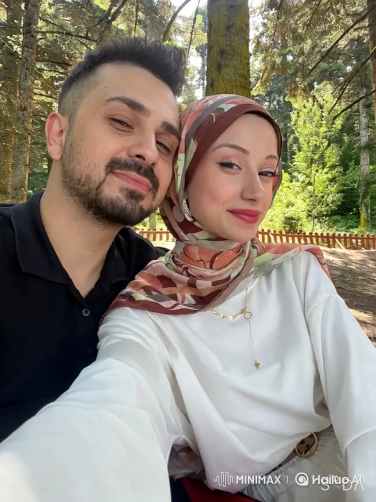 Family Harmony Captured in Park Scene – AI Generated Video | Hailuo AI