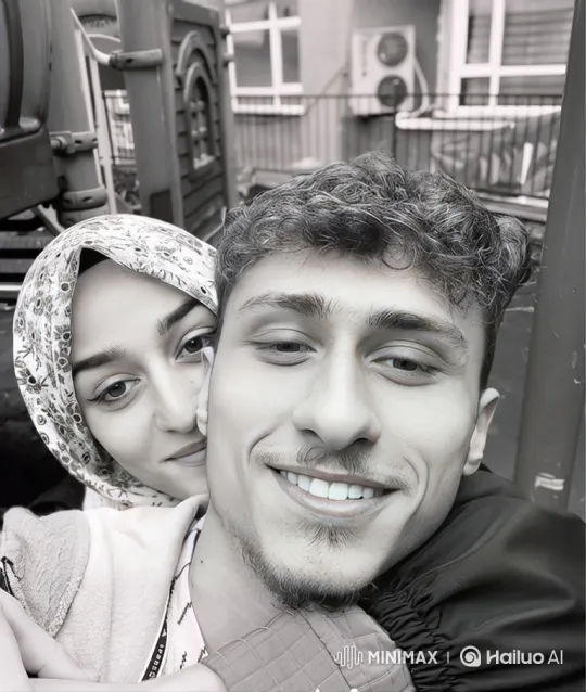 Young Family's Intimate Summer Evening Embrace – AI Generated Video | Hailuo AI