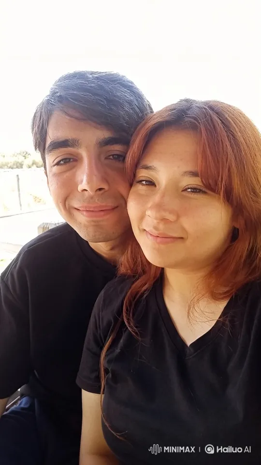 Family Embrace Captured in Candid Summer Moment – AI Generated Video | Hailuo AI