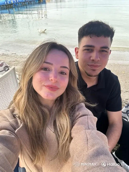 Family Embraces Joy on Summer Shoreline – AI Generated Video | Hailuo AI