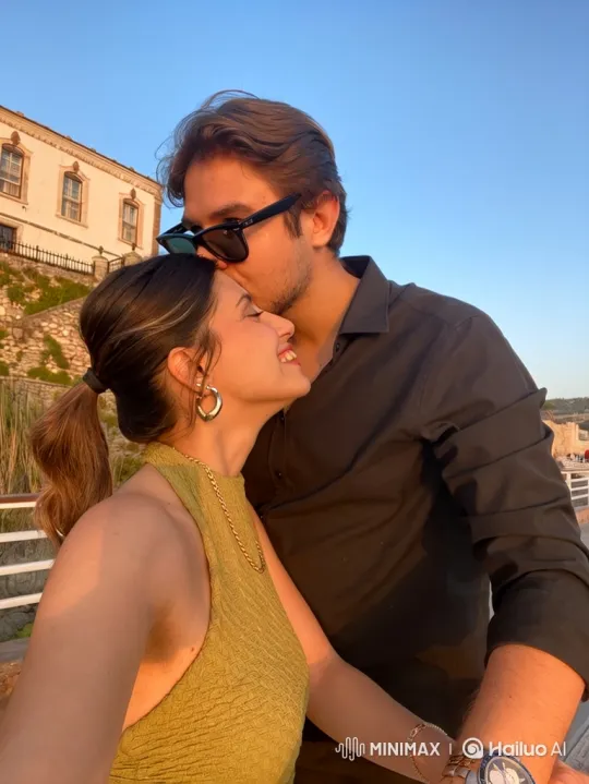 Family Embrace Captured in Golden Hour – AI Generated Video | Hailuo AI