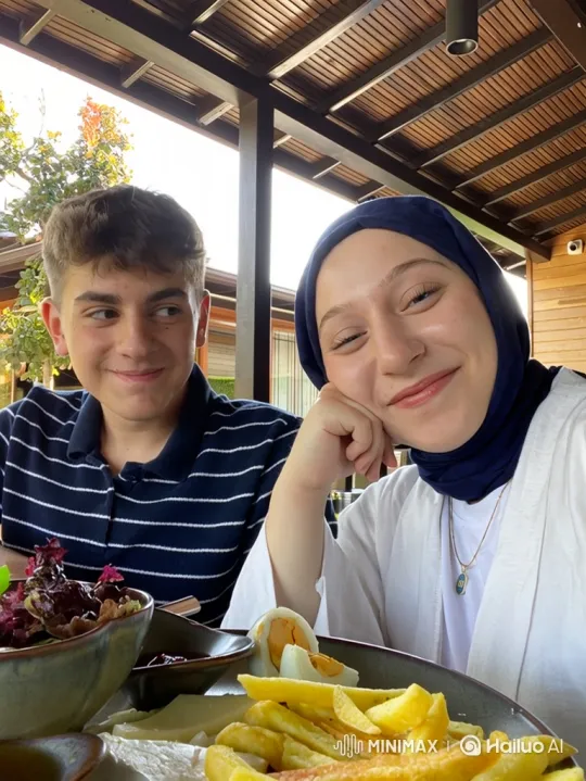 Family Reunion: A Moment of Joy Captured on Camera – AI Generated Video | Hailuo AI