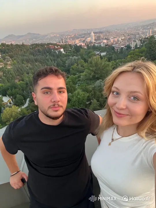 Family Embrace Captured in Intimate Summer Video – AI Generated Video | Hailuo AI