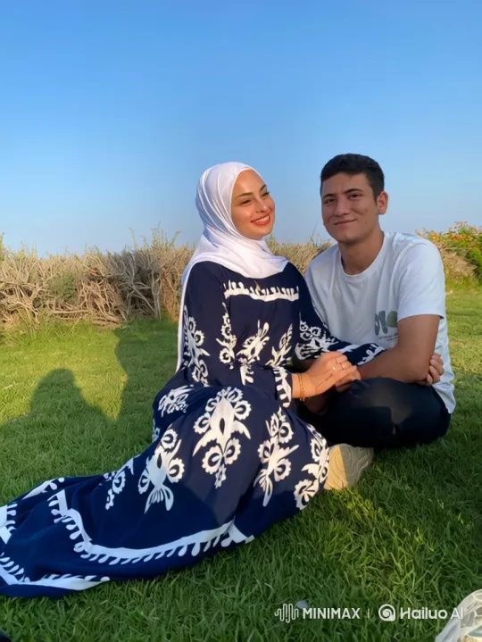 Family Embrace Captured in Summer Evening's Glow – AI Generated Video | Hailuo AI