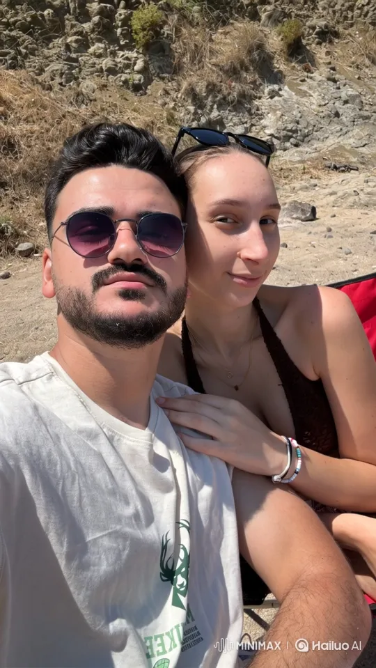 Family Reunion at a Summer Evening Party – AI Generated Video | Hailuo AI