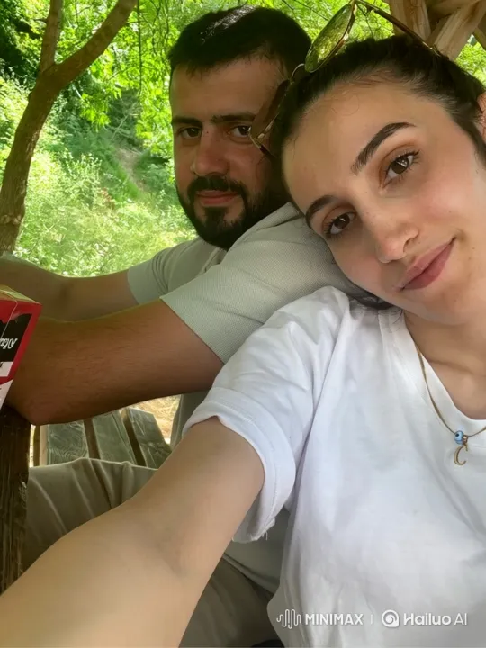 Young Family Embraces in Summer Park – AI Generated Video | Hailuo AI