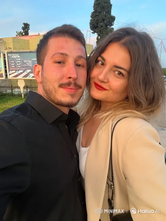 Family Happiness Captured in Candid Summer Video – AI Generated Video | Hailuo AI