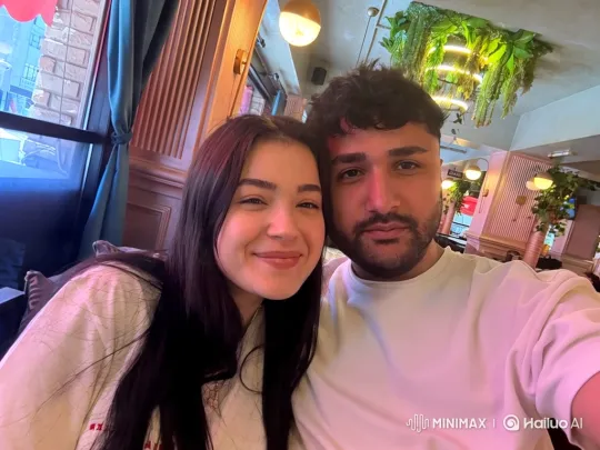 Family Embrace Captures Summer Evening's Warmth – AI Generated Video | Hailuo AI