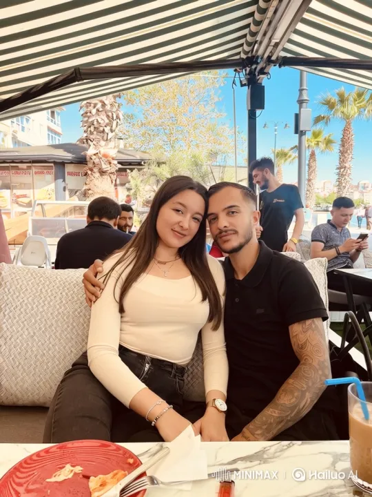 Family Reunion at Evening Cafe Captures Love and Joy – AI Generated Video | Hailuo AI