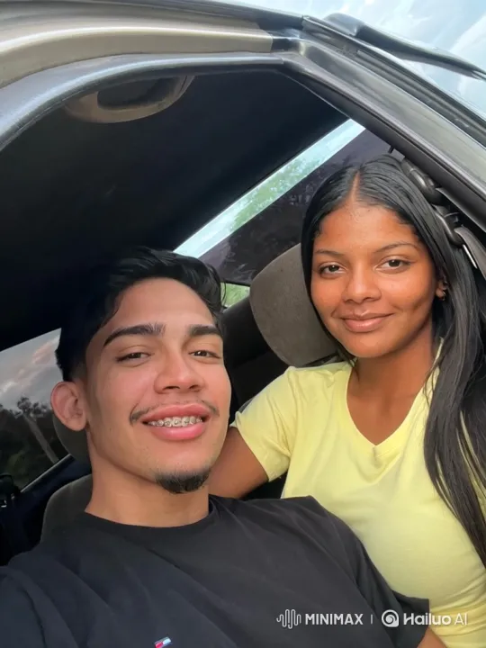 Family Harmony Captured in Golden Afternoon Light – AI Generated Video | Hailuo AI