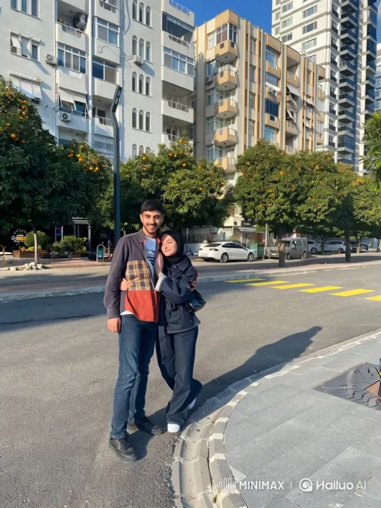 Affectionate Couple in Sunlit City Street Scene – AI Generated Video | Hailuo AI