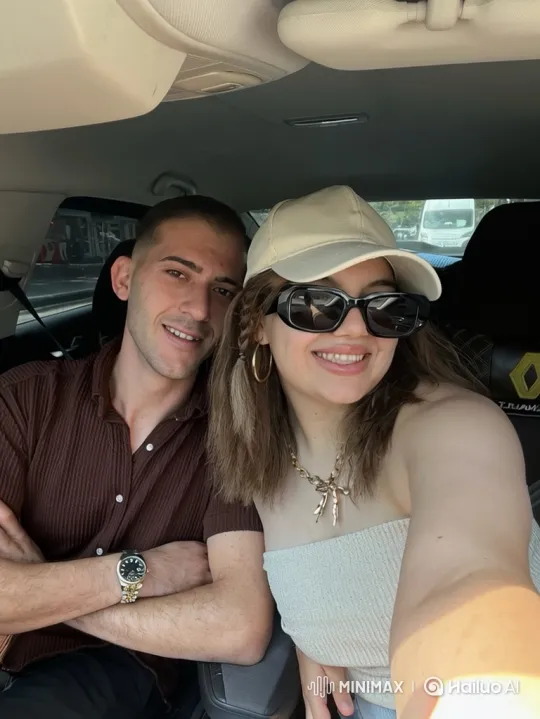 Family Embrace Captured in Candid Summer Video – AI Generated Video | Hailuo AI