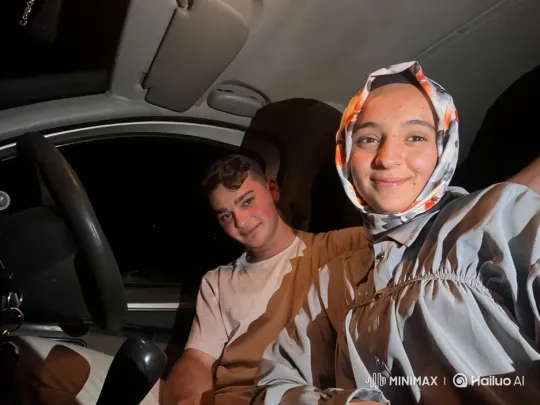 Magical Encounter: A Family's Surprise in the Car – AI Generated Video | Hailuo AI