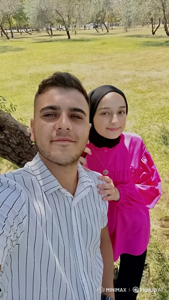 Family Embrace Captured in Park's Evening Glow – AI Generated Video | Hailuo AI