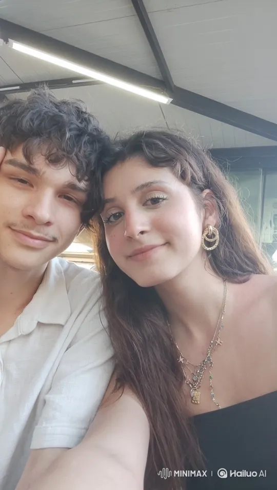 Family Embrace Captured in Authentic Summer Video – AI Generated Video | Hailuo AI