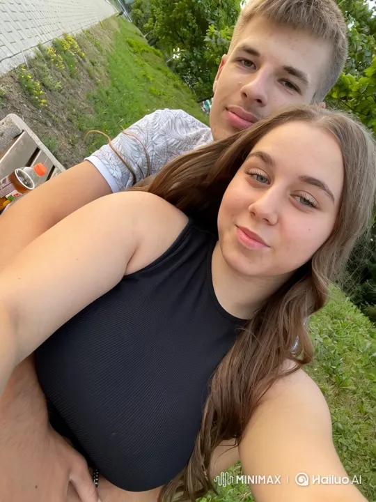 Family Embrace Captures Summer Evening Intimacy – AI Generated Video | Hailuo AI