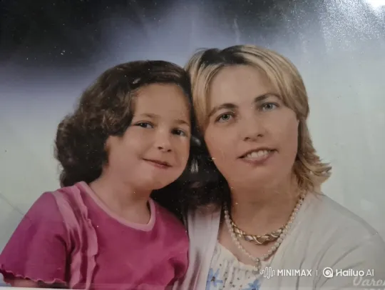 Mother and Daughter's Loving Embrace – AI Generated Video | Hailuo AI