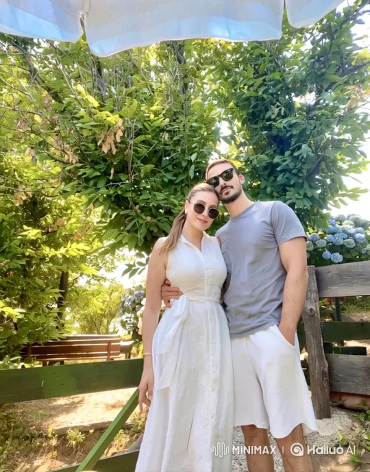 Family Embraced in Summer Evening's Warmth – AI Generated Video | Hailuo AI