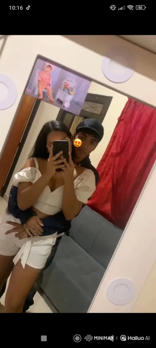 Family Embrace Captures Tender Moment – AI Generated Video | Hailuo AI