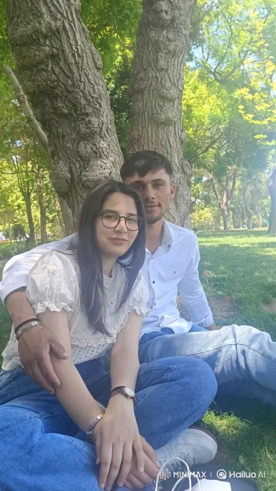 Young Family's Joyful Reunion in a Summer Park – AI Generated Video | Hailuo AI