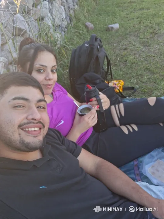 Family Portrait: Intimate Park Moment Captured – AI Generated Video | Hailuo AI